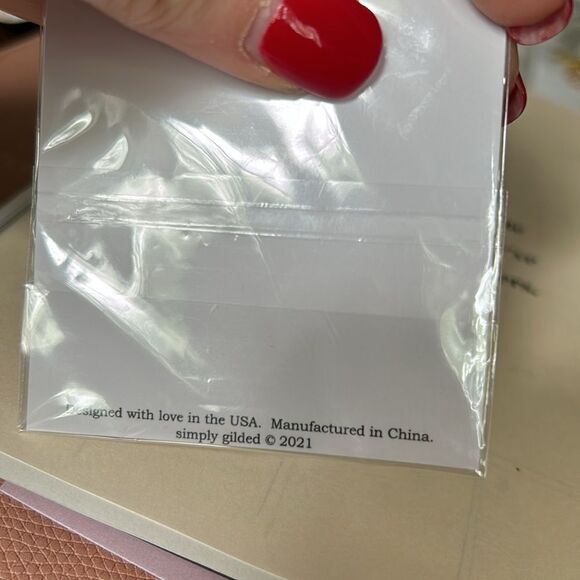 Simply Gilded Enamel Pin and magnet NEW bundle - Picture 6 of 7